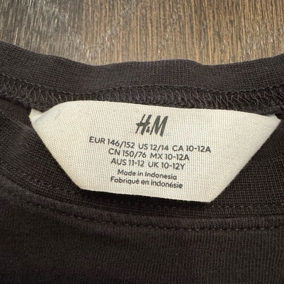 H&M Black Short Sleeve T-Shirt with Colorful Controller Graphic Size Boys 12/14 - Picture 2 of 6